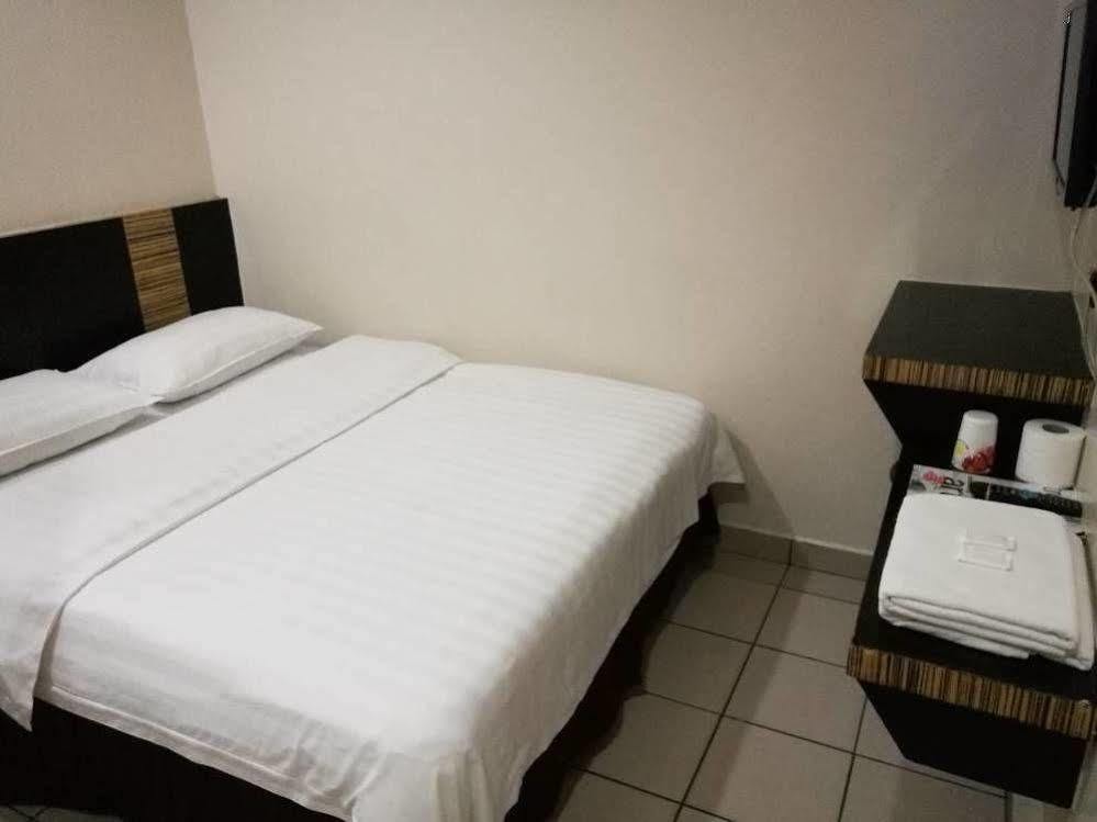 Hotel Traveller Kota Kinabalu Eksteriør bilde