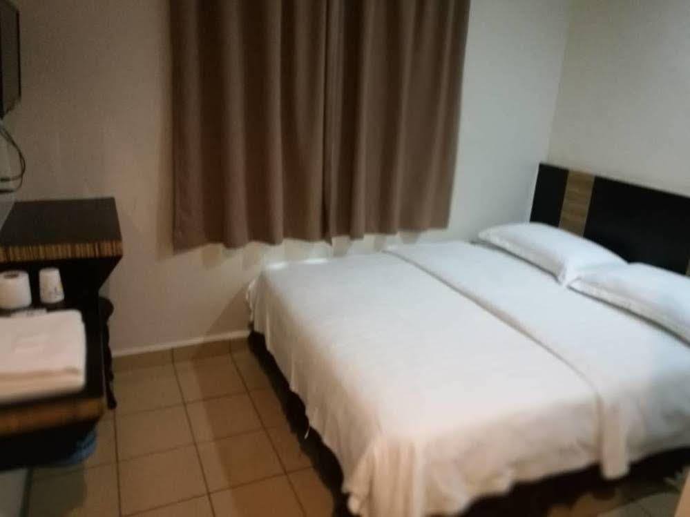 Hotel Traveller Kota Kinabalu Eksteriør bilde